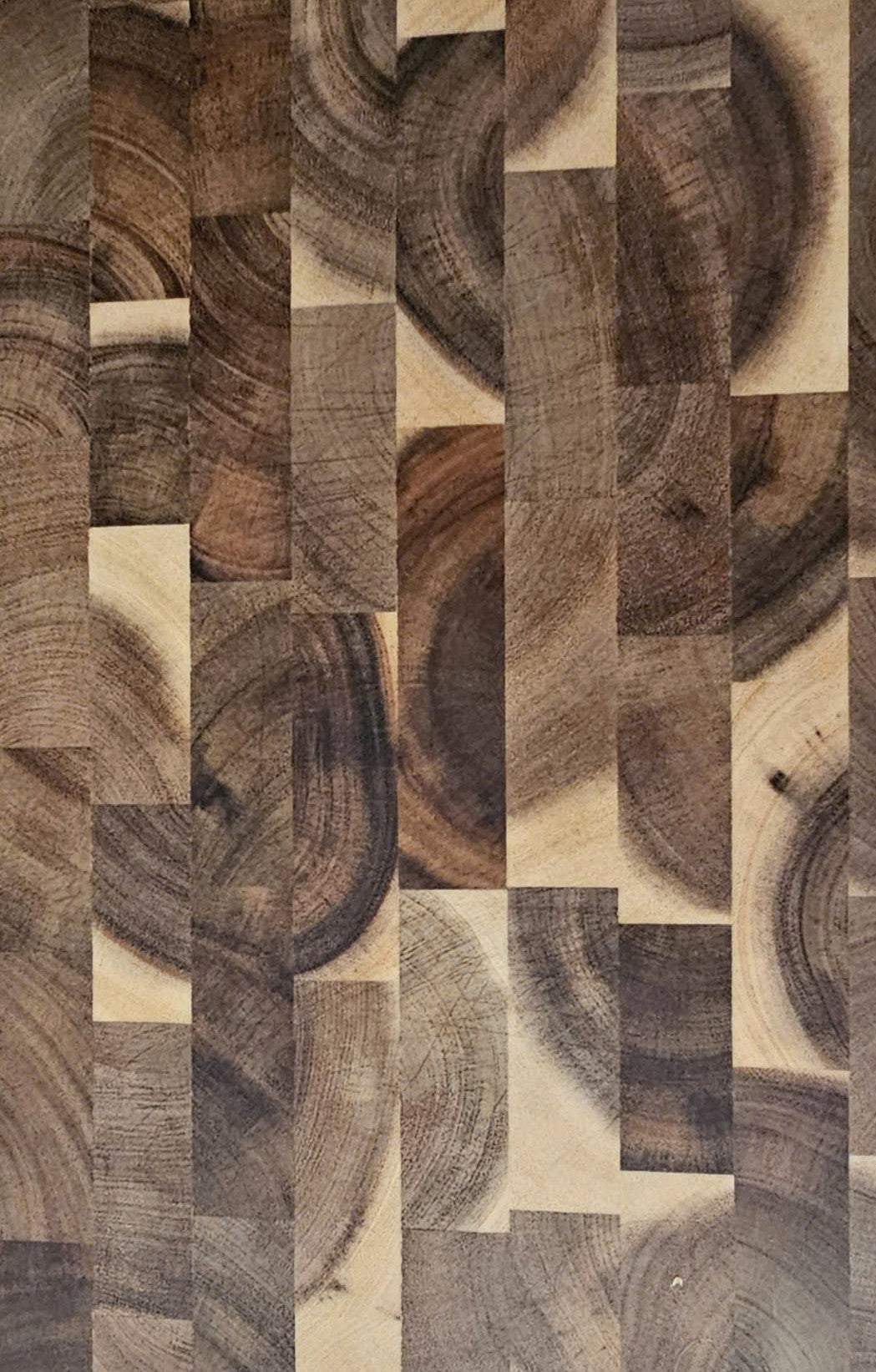 Houten plank na NAMTURE onderhoud: minder zichtbare snijsporen en een rijkere houtkleur