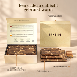 Namture acacia snijplankenset met drie snijplanken, houten houder en geschenkdoos; de verpakking is geopend en gesloten afgebeeld.